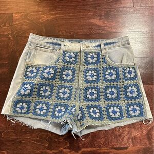 Crochet front jean shorts - light wash